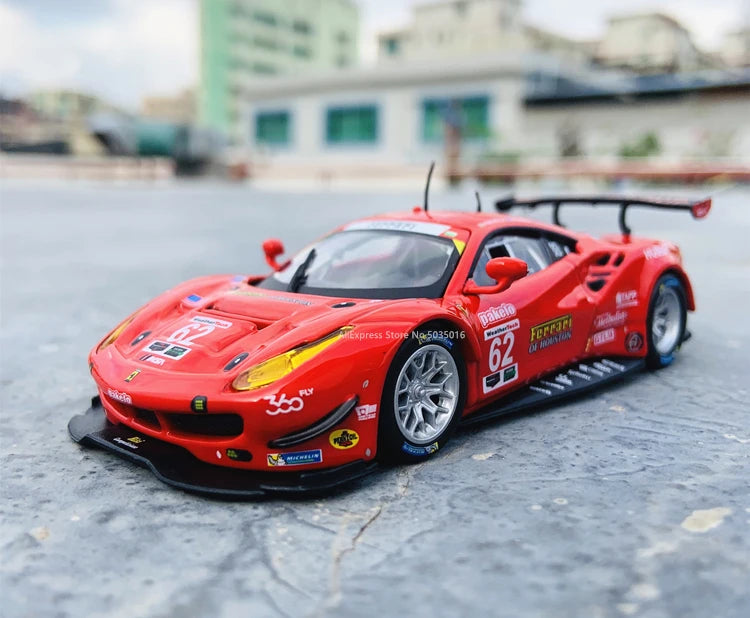 Bburago 1:43 Hardcover Edition 2017 Ferrari 488 GTE racing model simulation car model alloy car toy male collection gift