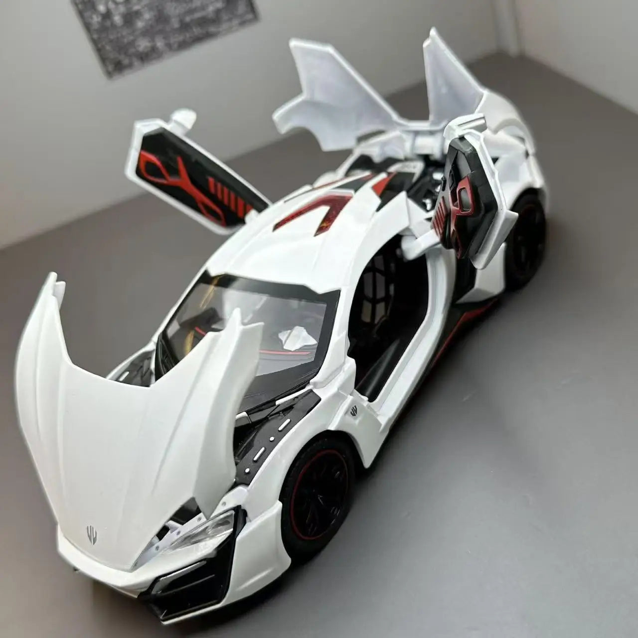 1:24 Lykan Hyper Sports Car Alloy Pull Back Car Model Simulation Sound And Light Can Open The Door Diecast Toy Car Boy Toys Gift