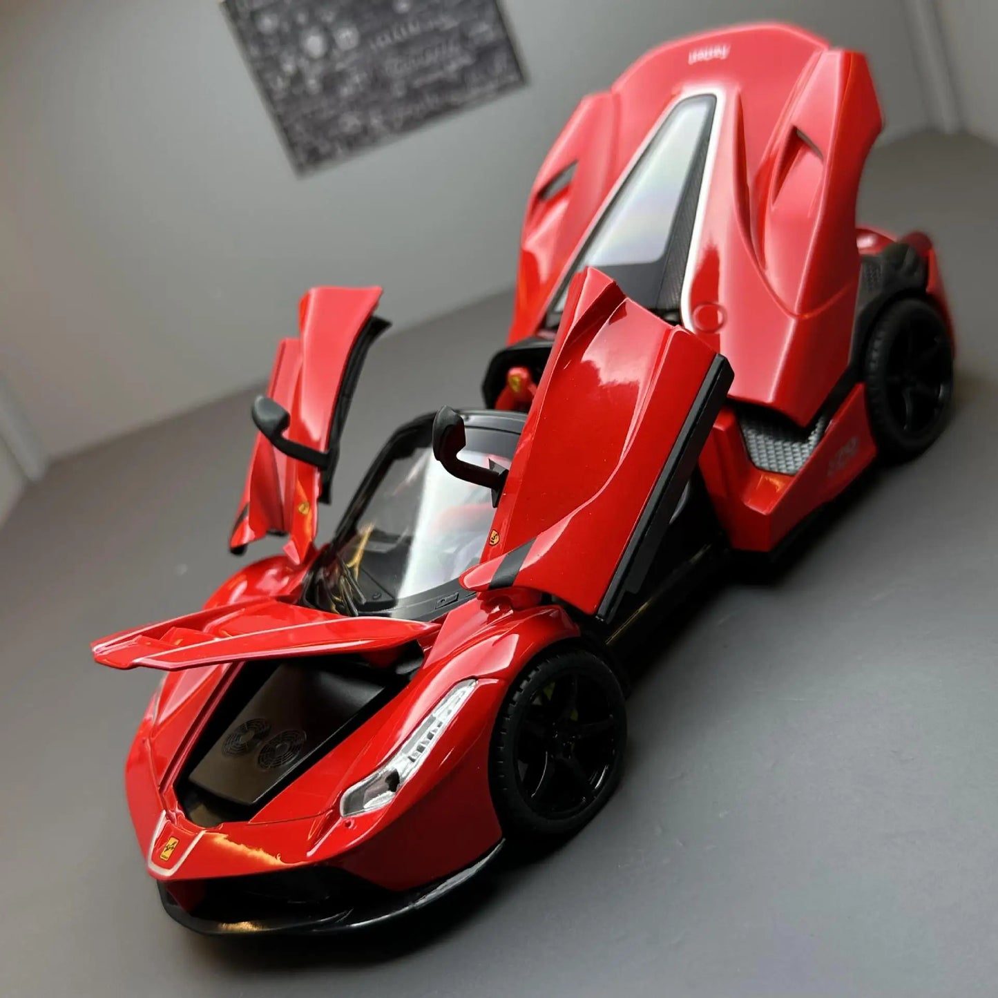 1:22 Ferrari Laferrari convertible Alloy Racing Car Model Diecast Metal Toy Vehicles Car Model Simulation Kids Toy Gift E187